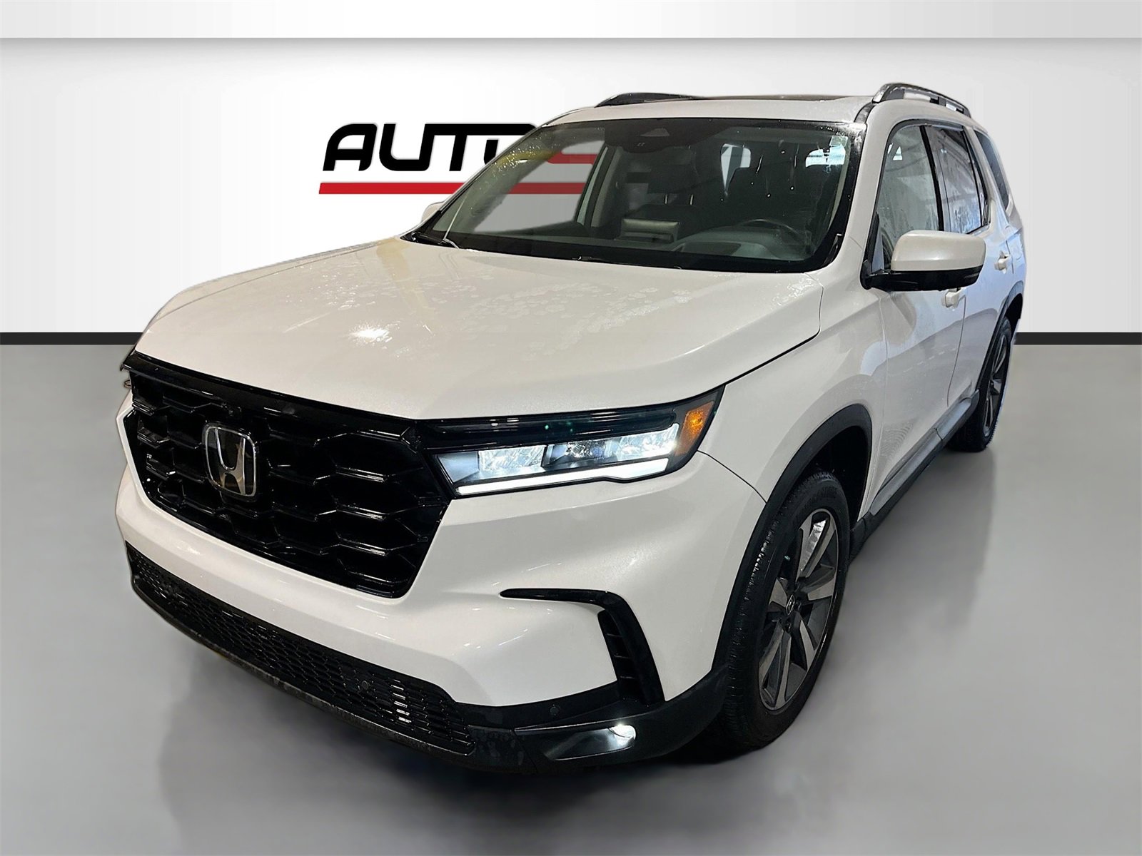 Used 2024 Honda Pilot Elite image 3