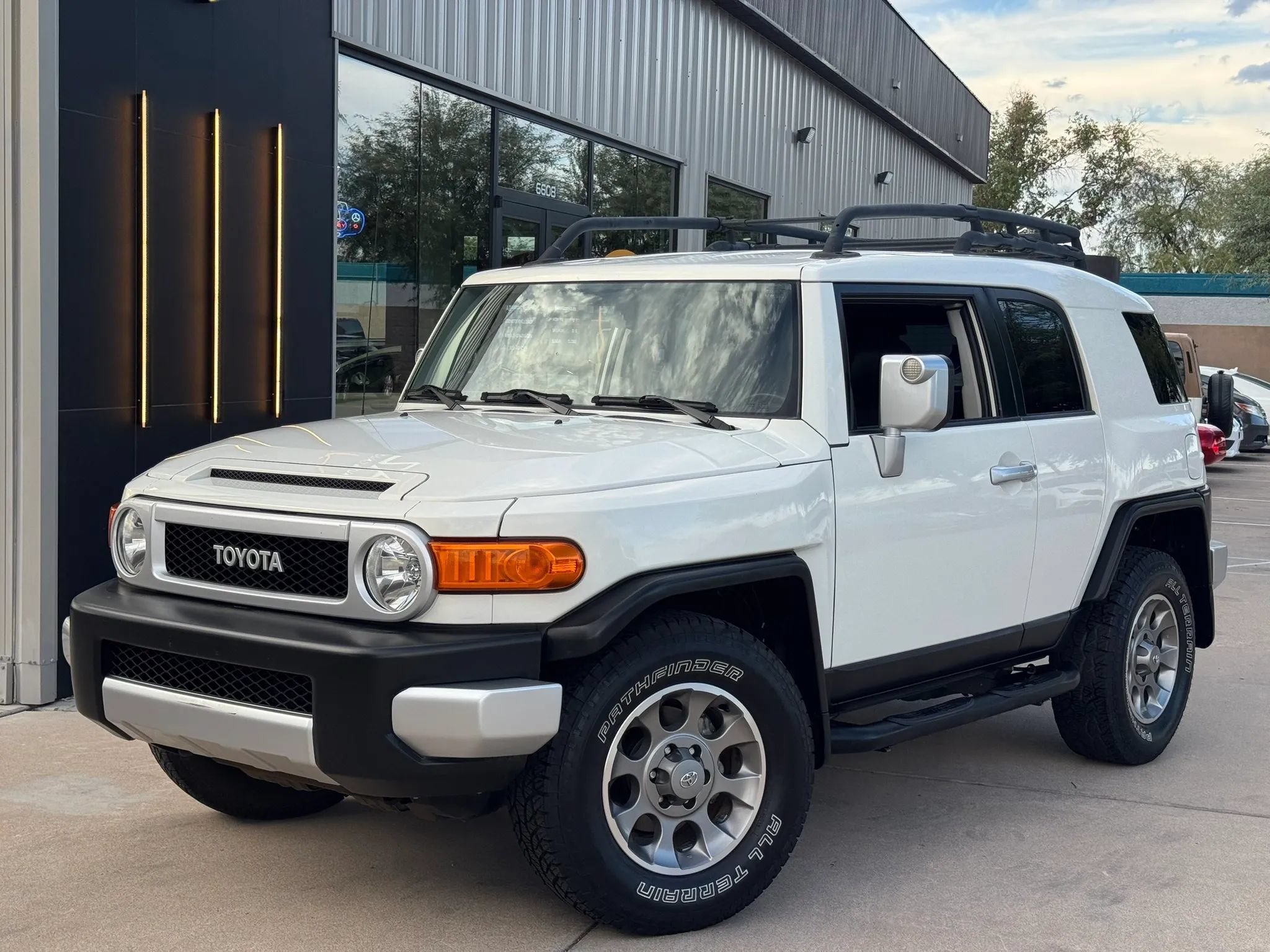 Used 2013 Toyota FJ Cruiser 2WD w/ Convenience Pkg image 4