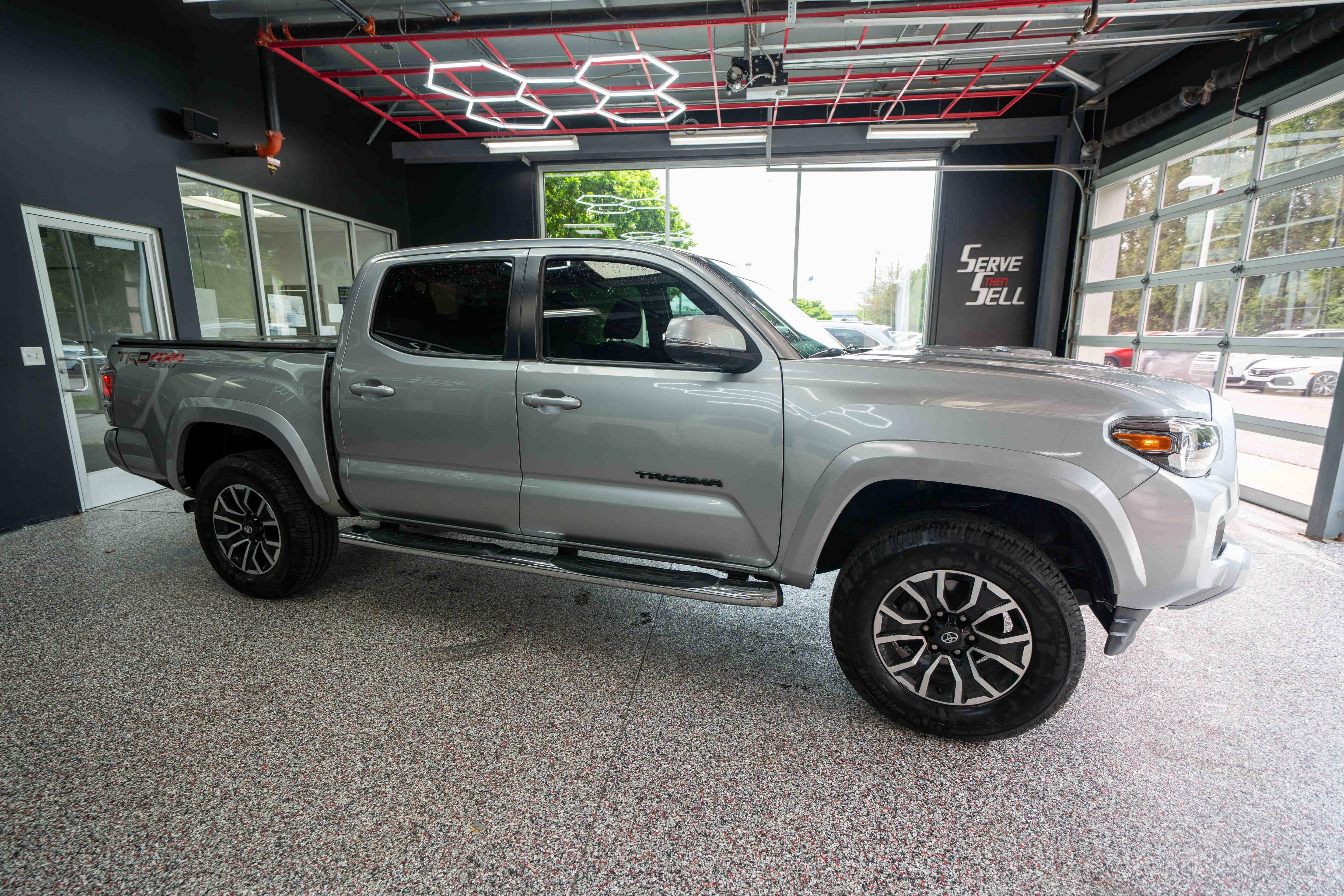 Used 2022 Toyota Tacoma TRD Sport w/ Technology Package AWD/4WD image 5