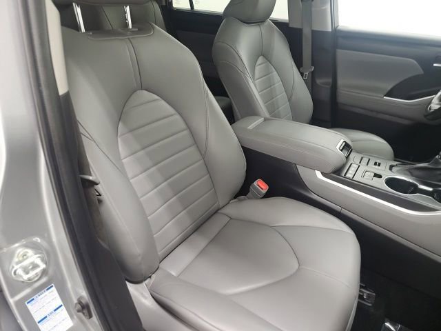 Used 2022 Toyota Highlander XLE image 41