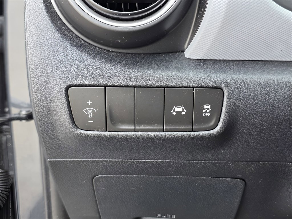 Used 2020 Hyundai Kona SE image 23