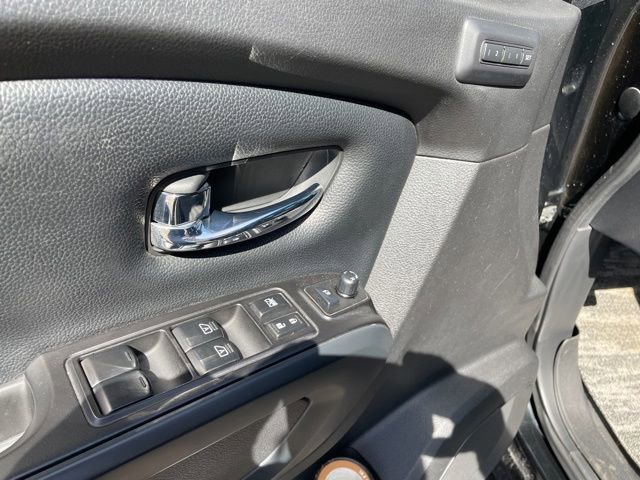 Used 2019 Nissan Titan SL w/ Midnight Edition AWD/4WD image 11