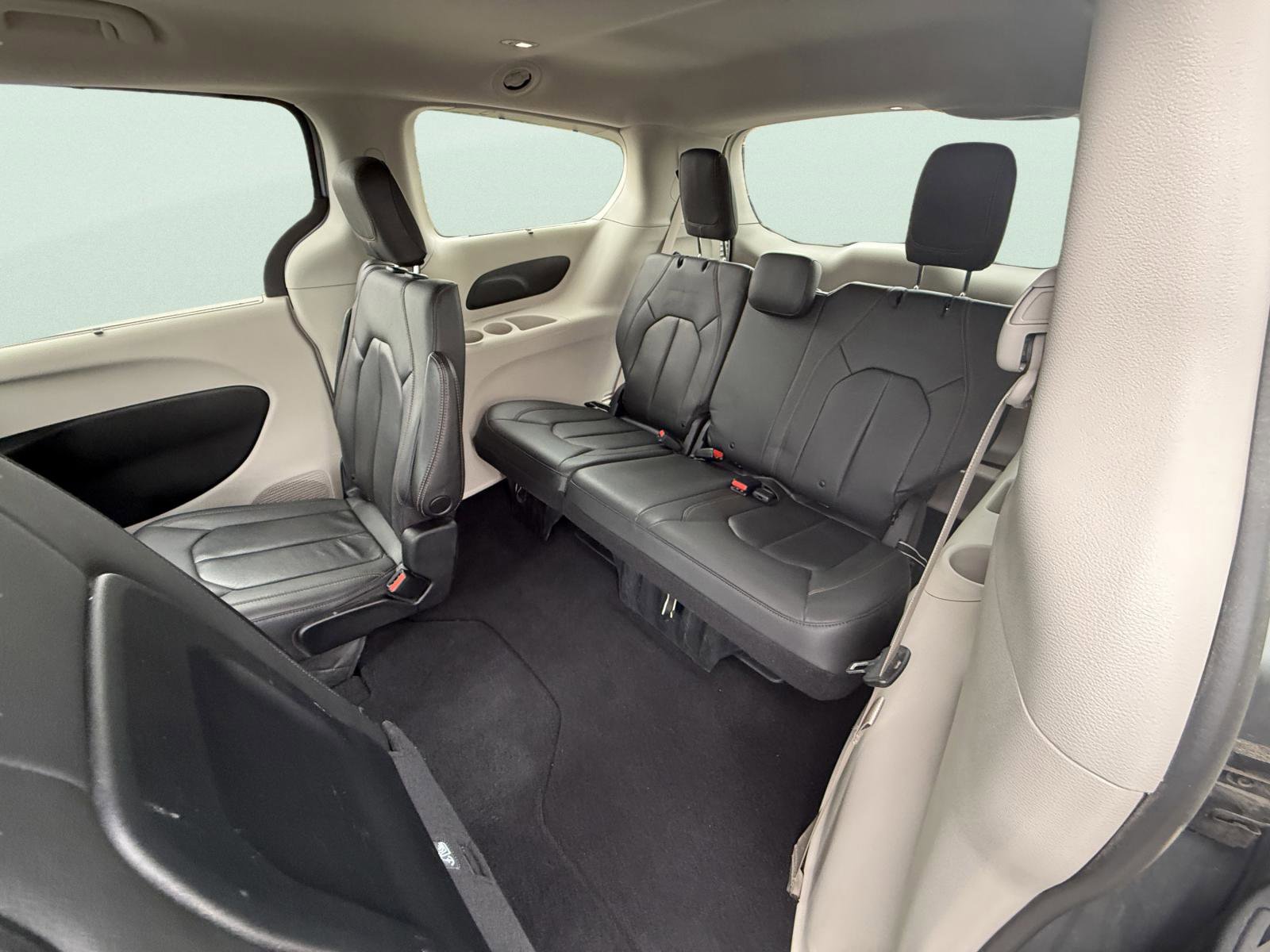 Used 2020 Chrysler Pacifica Touring-L FWD image 12