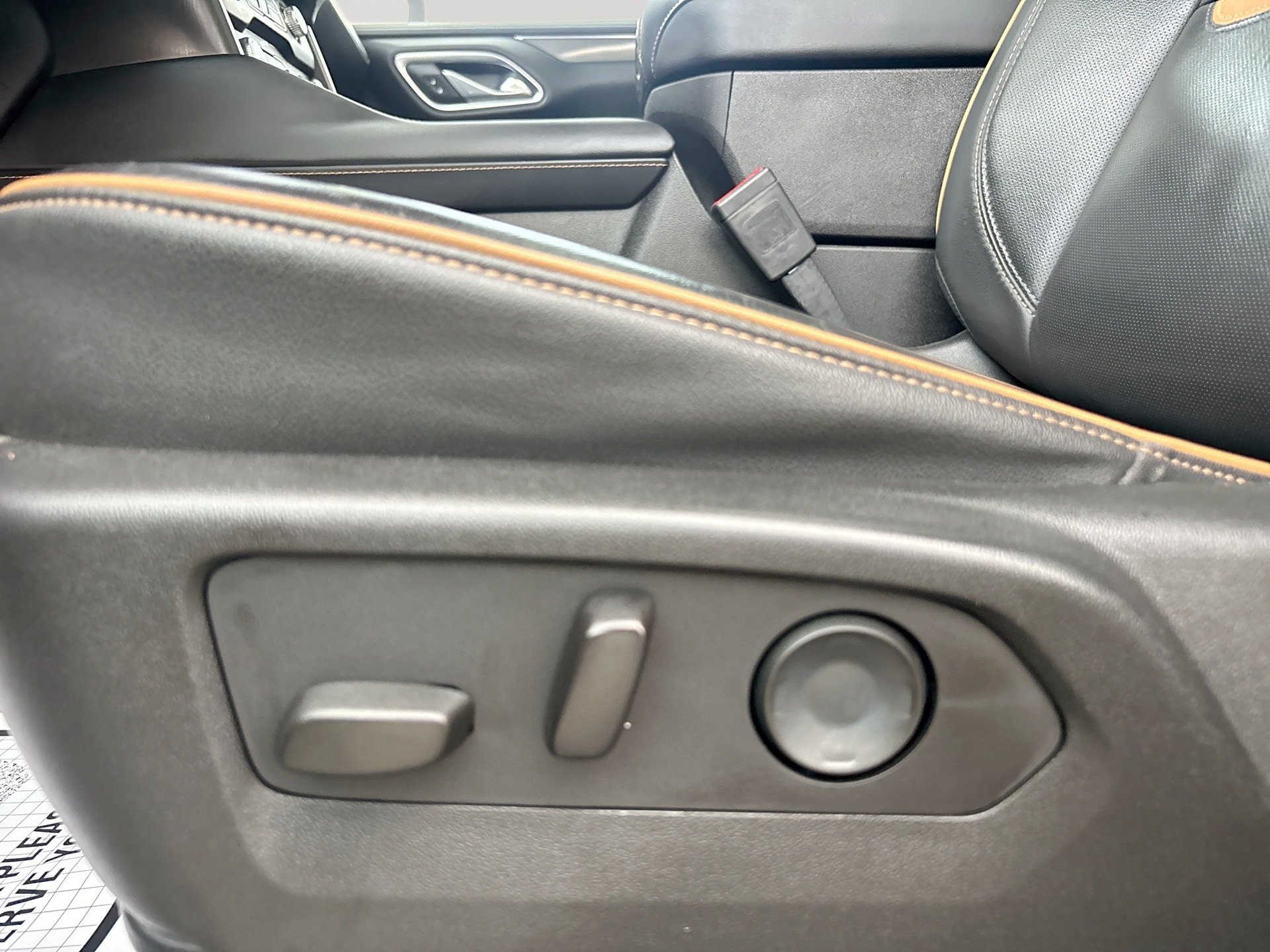 Used 2021 GMC Yukon XL AT4 w/ AT4 Premium Package AWD/4WD image 14