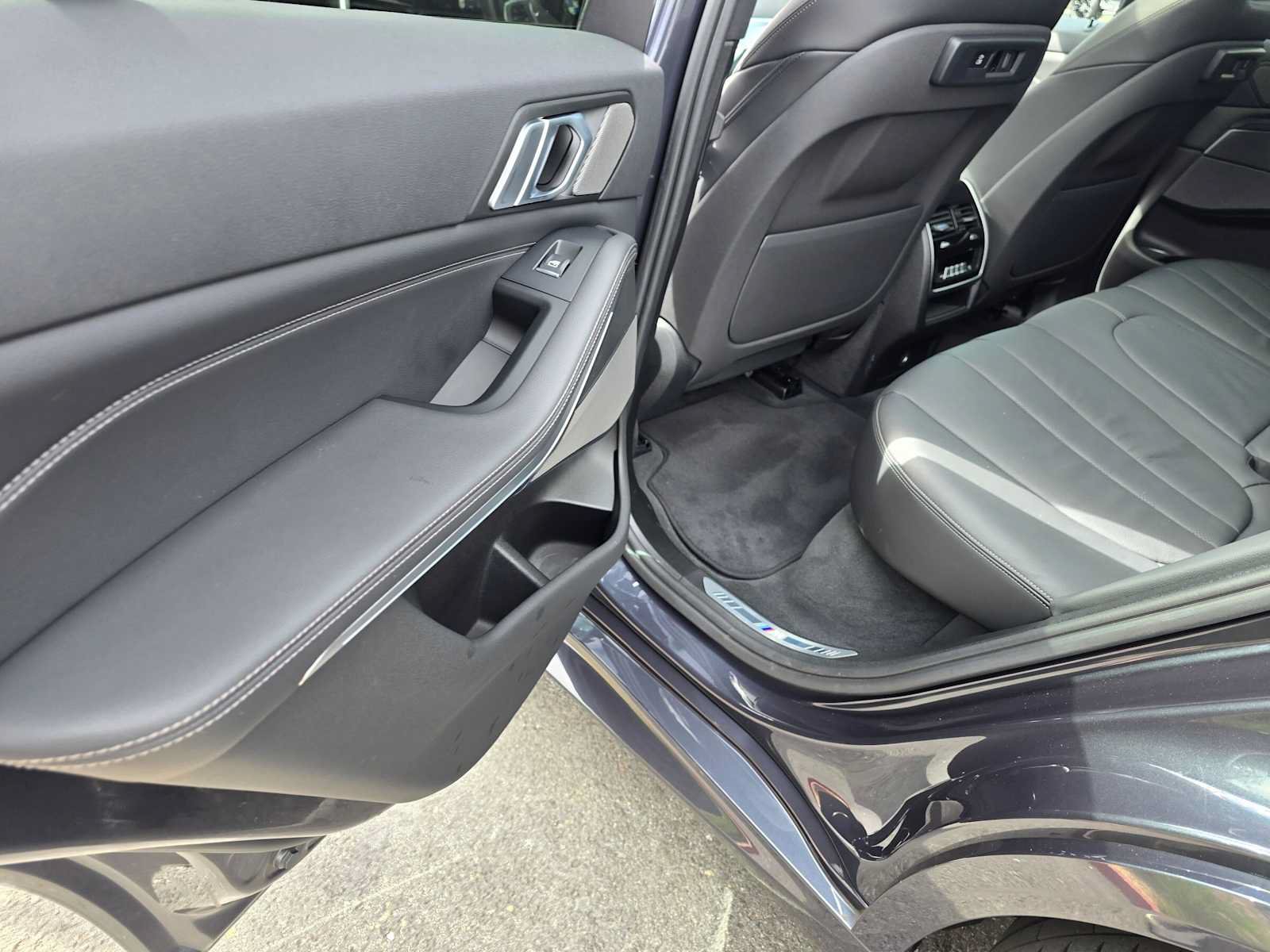 Used 2019 BMW X5 xDrive40i w/ M Sport Package AWD/4WD image 16