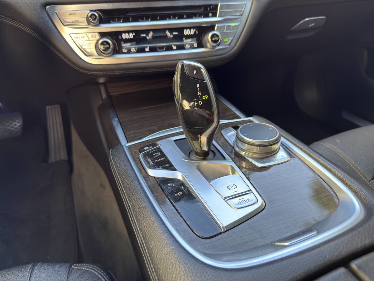 Used 2016 BMW 740i image 25