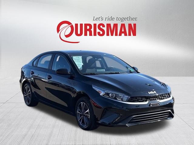Used 2023 Kia Forte LXS image 1
