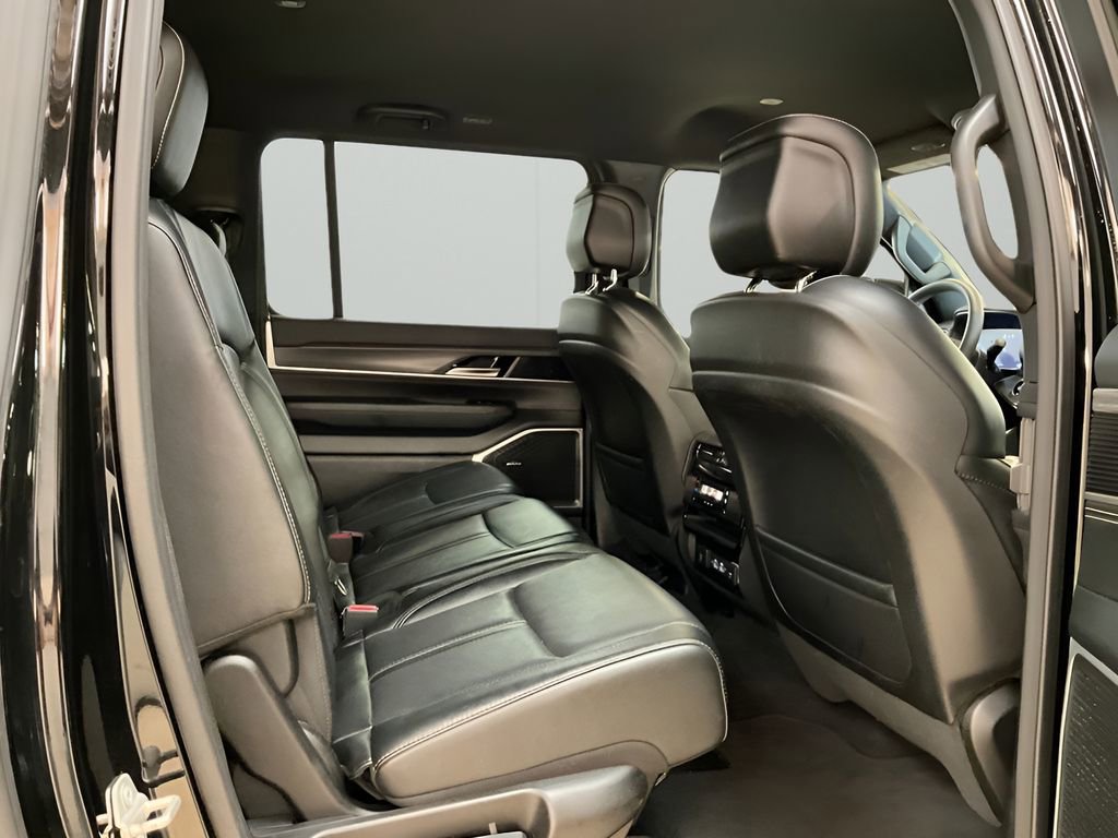 Used 2024 Jeep Wagoneer L Series III w/ Flexible Seating Group image 11