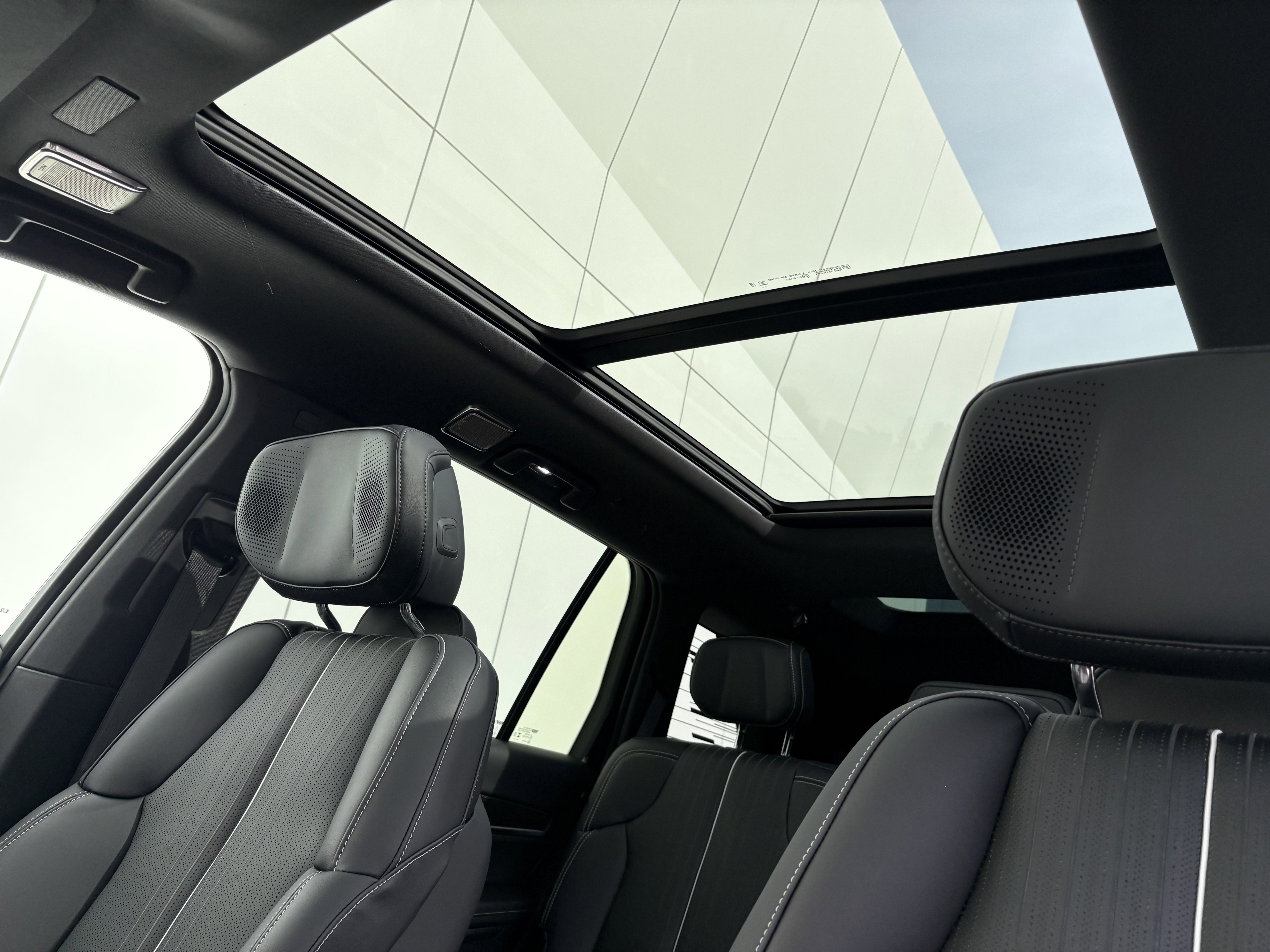 New 2026 Cadillac Vistiq Luxury image 17