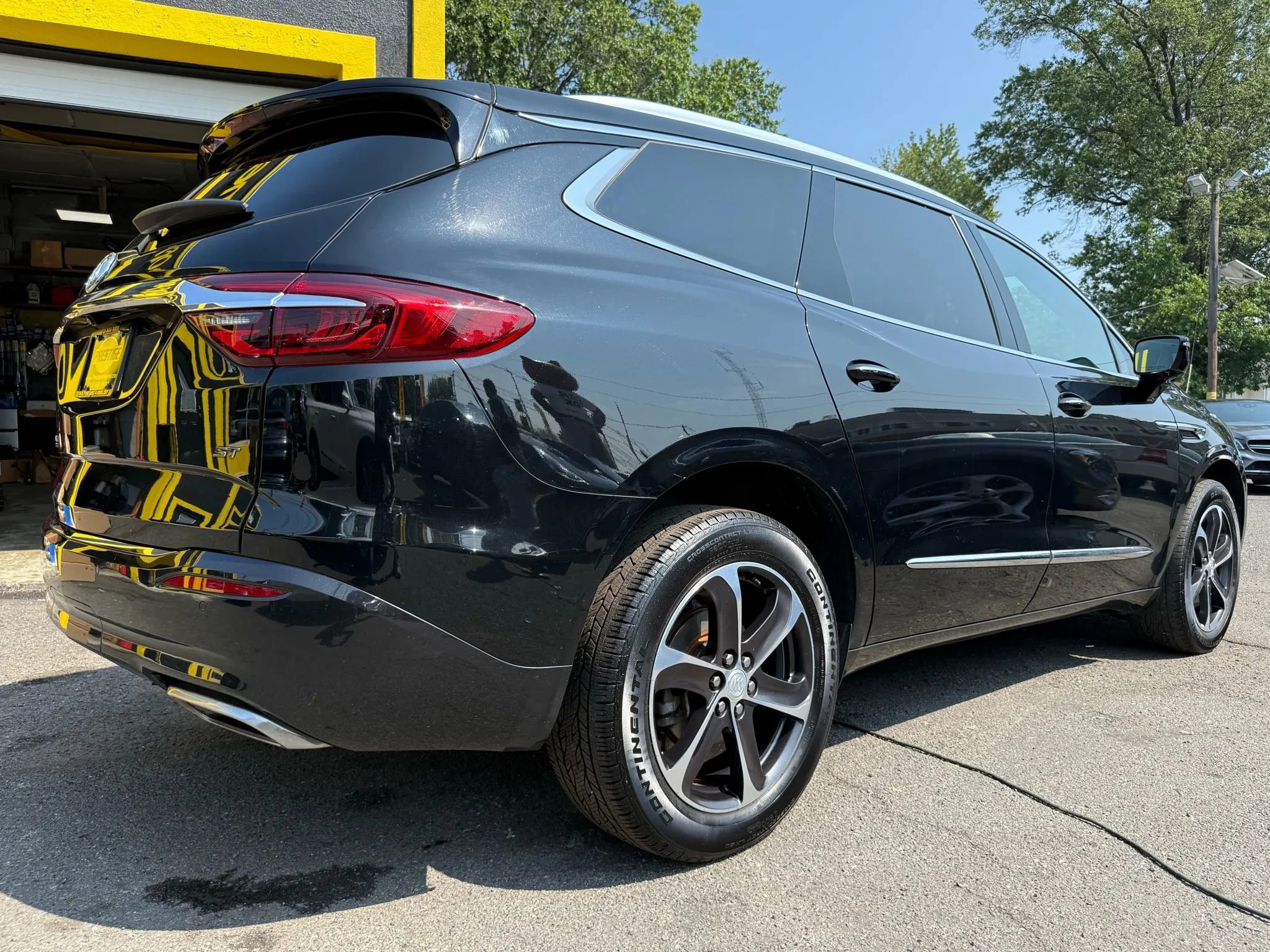 Used 2020 Buick Enclave Essence w/ Sport Touring Edition image 5