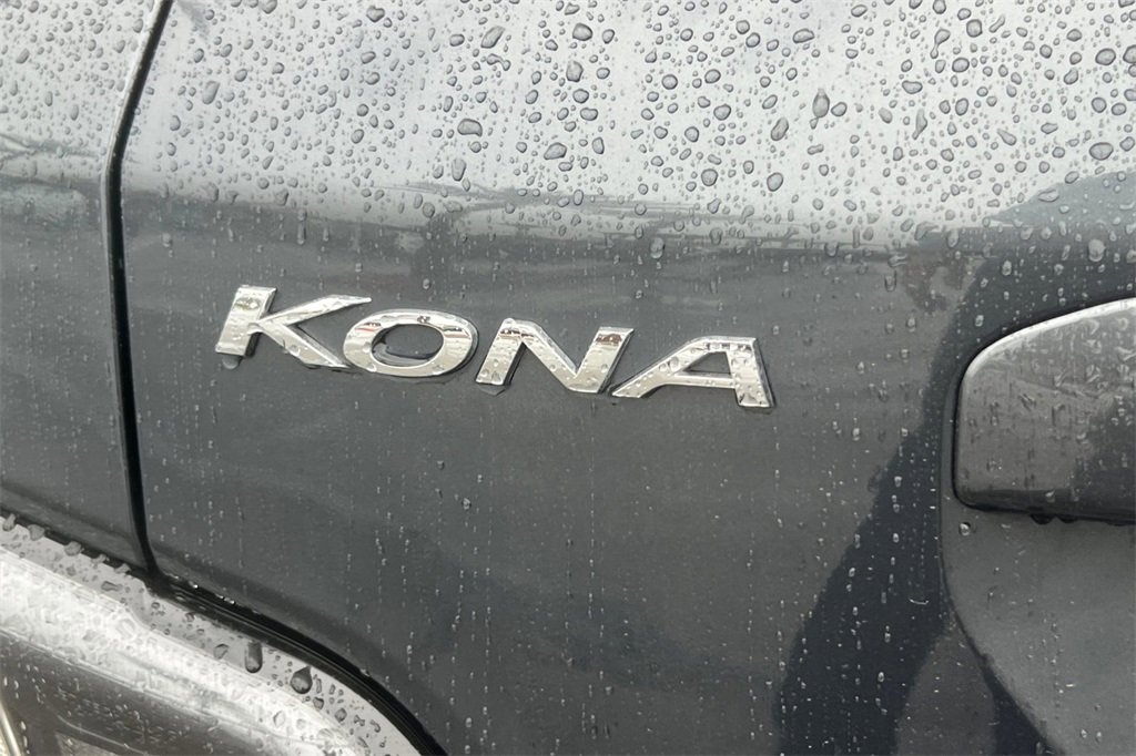 Used 2022 Hyundai Kona Limited w/ Cargo Package image 7