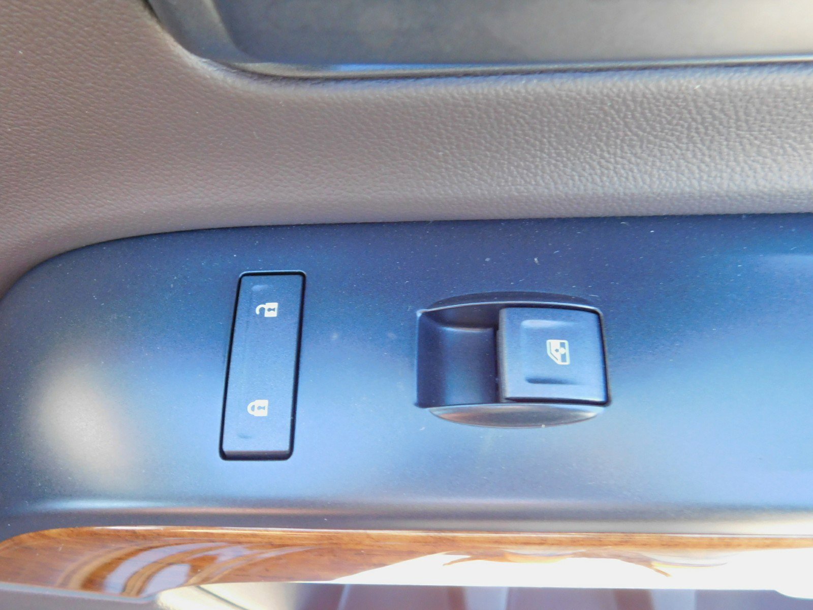 Used 2018 Chevrolet Silverado 1500 High Country image 46