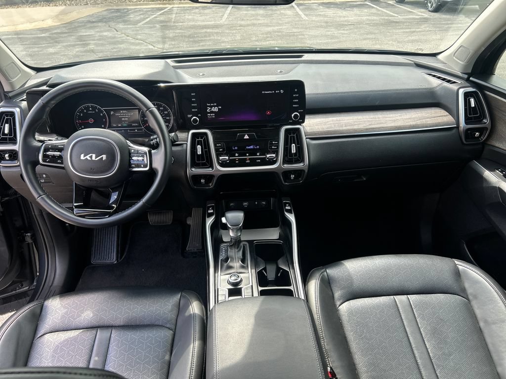 Used 2023 Kia Sorento EX w/ Panoramic Sunroof Package FWD image 13