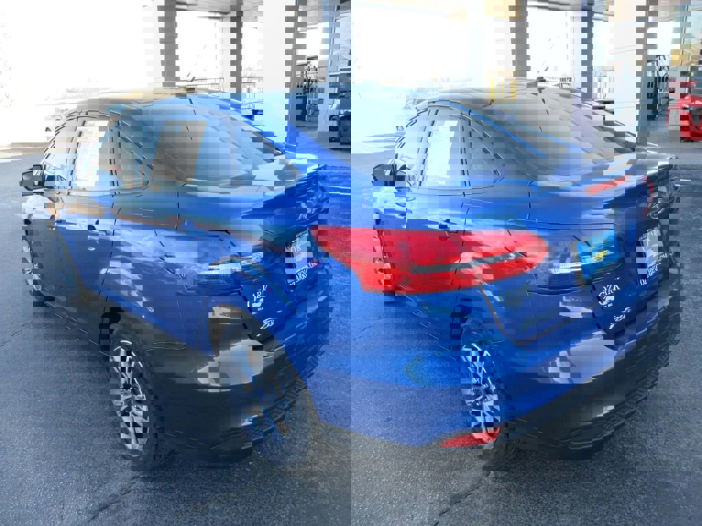 Used 2018 Ford Focus SE w/ SE Appearance Package image 3