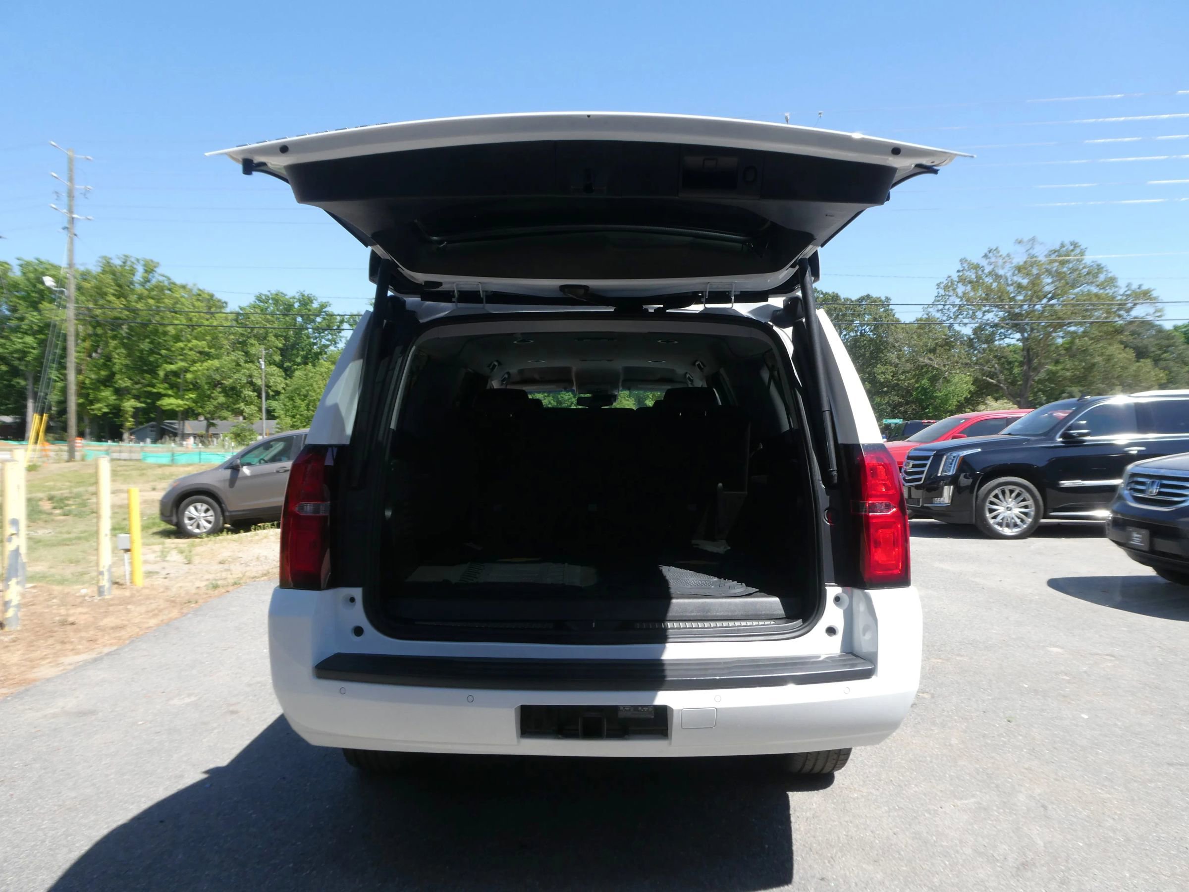 Used 2020 Chevrolet Suburban LT AWD/4WD image 7