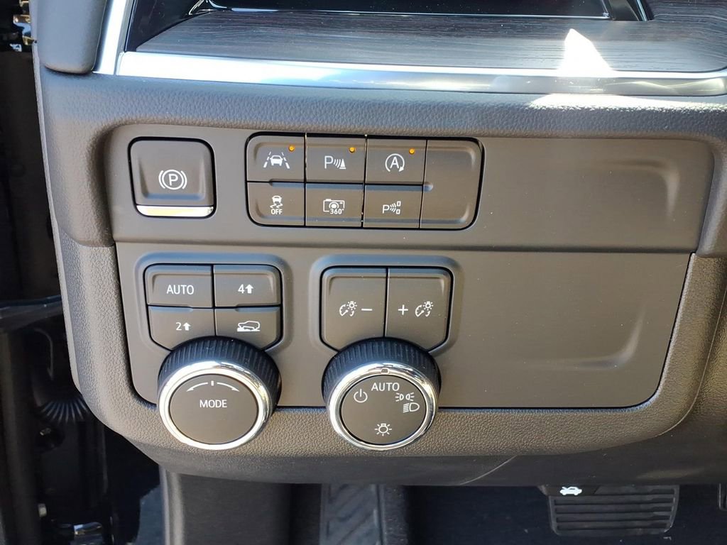 New 2026 Chevrolet Suburban LS w/ LS Custom Edition AWD/4WD image 23