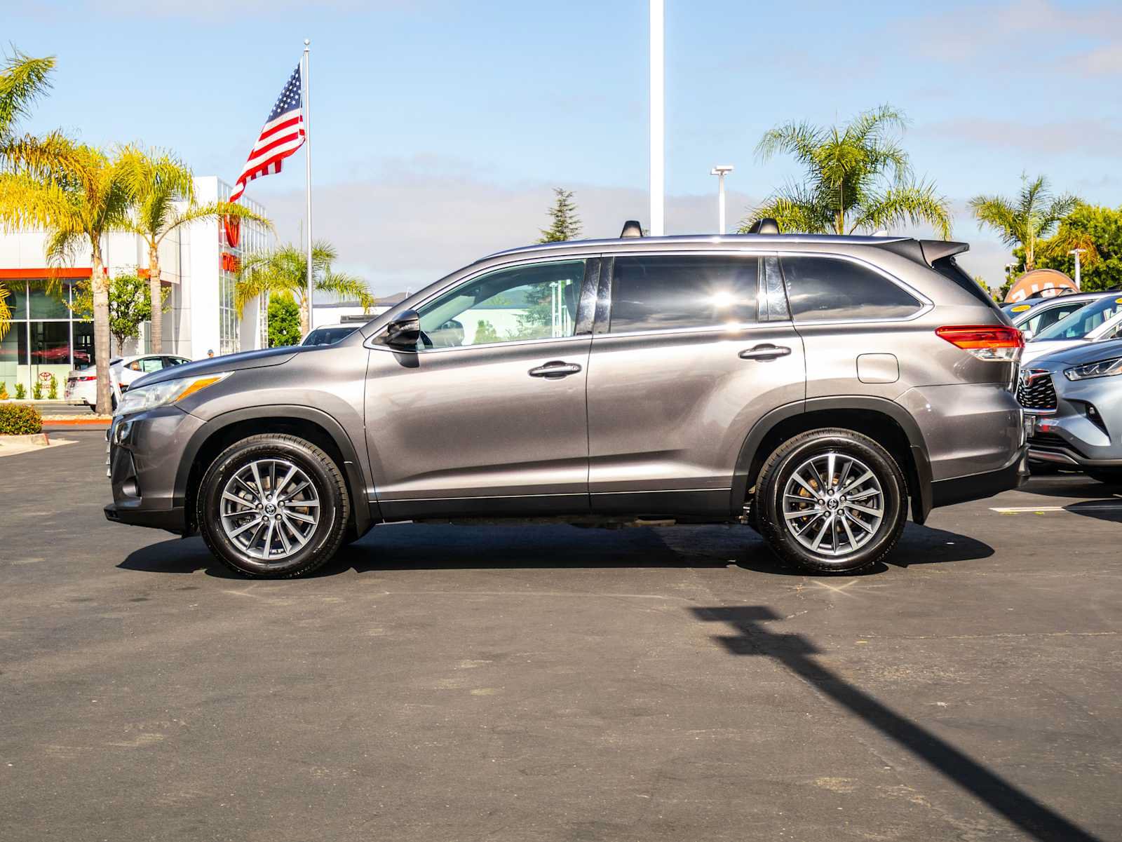 Certified 2019 Toyota Highlander XLE FWD image 4