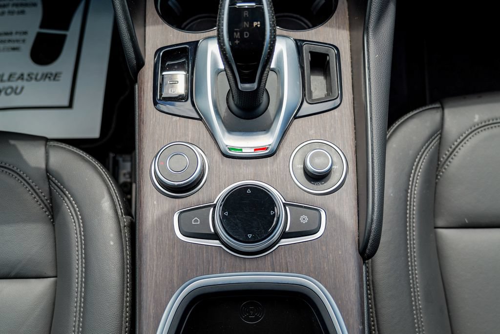 Used 2022 Alfa Romeo Giulia Ti AWD/4WD image 52
