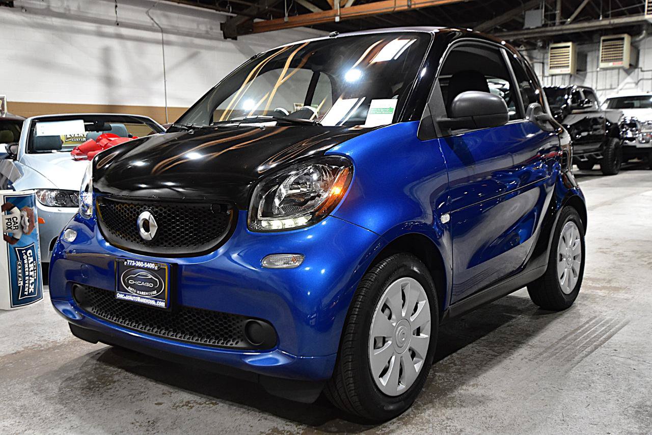 Used 2016 smart fortwo pure RWD image 3