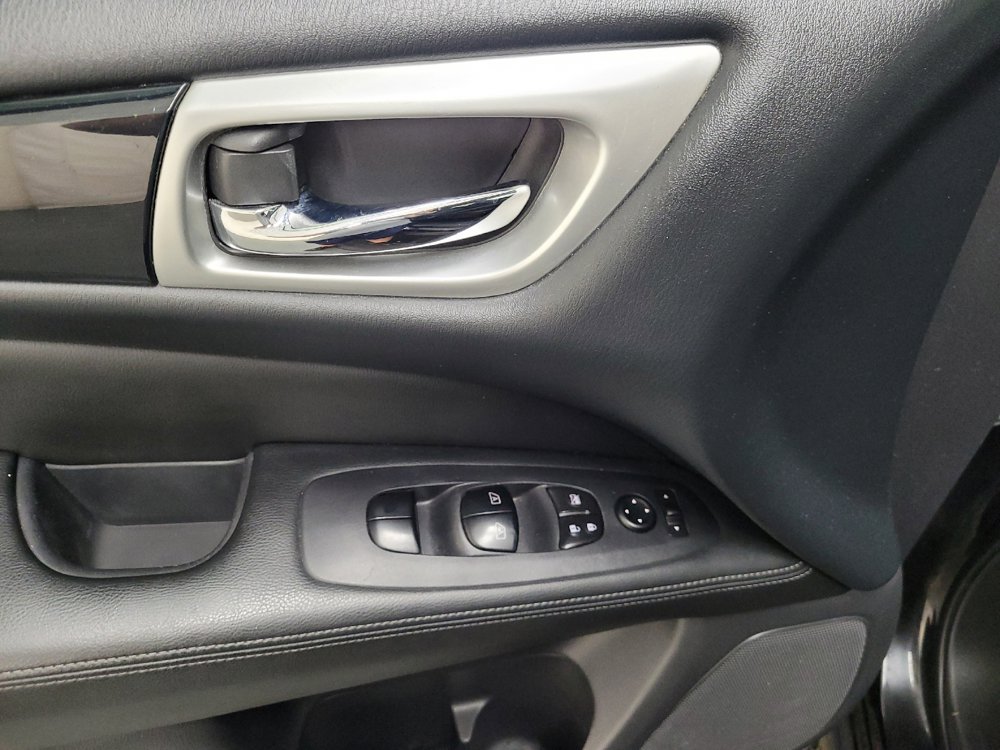 Used 2018 Nissan Pathfinder SV AWD/4WD image 27