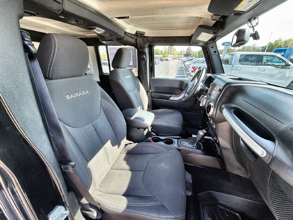 Used 2017 Jeep Wrangler Unlimited Sahara AWD/4WD image 23