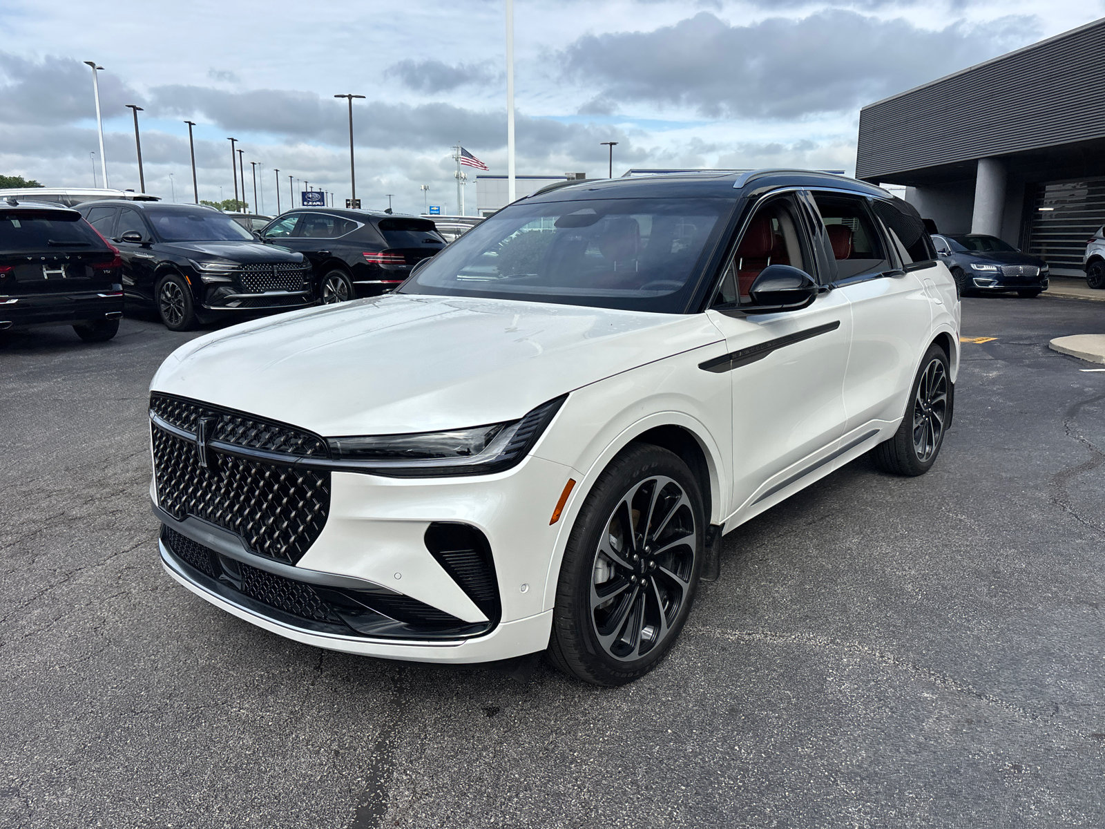 Certified 2024 Lincoln Nautilus Black Label AWD/4WD image 3