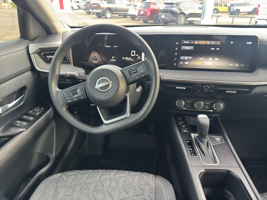 Used 2025 Nissan Kicks SV w/ Illumination Package image 12