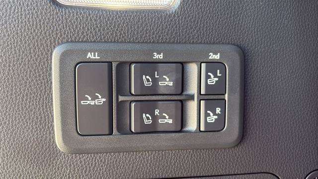 Used 2024 Lexus LX 600 4WD w/ Luxury Package image 35