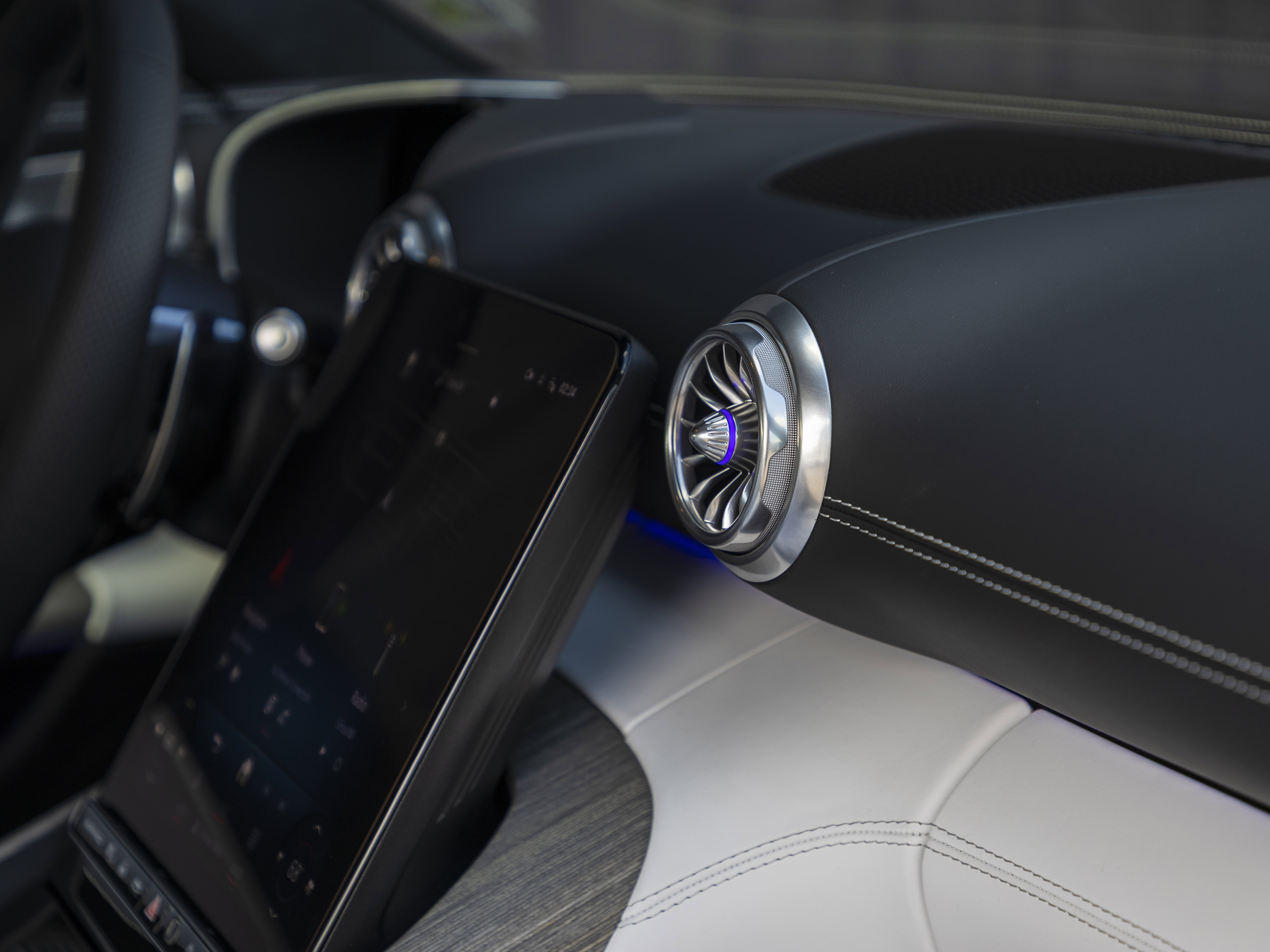 Used 2025 Mercedes-Benz SL 55 AMG 4MATIC image 23