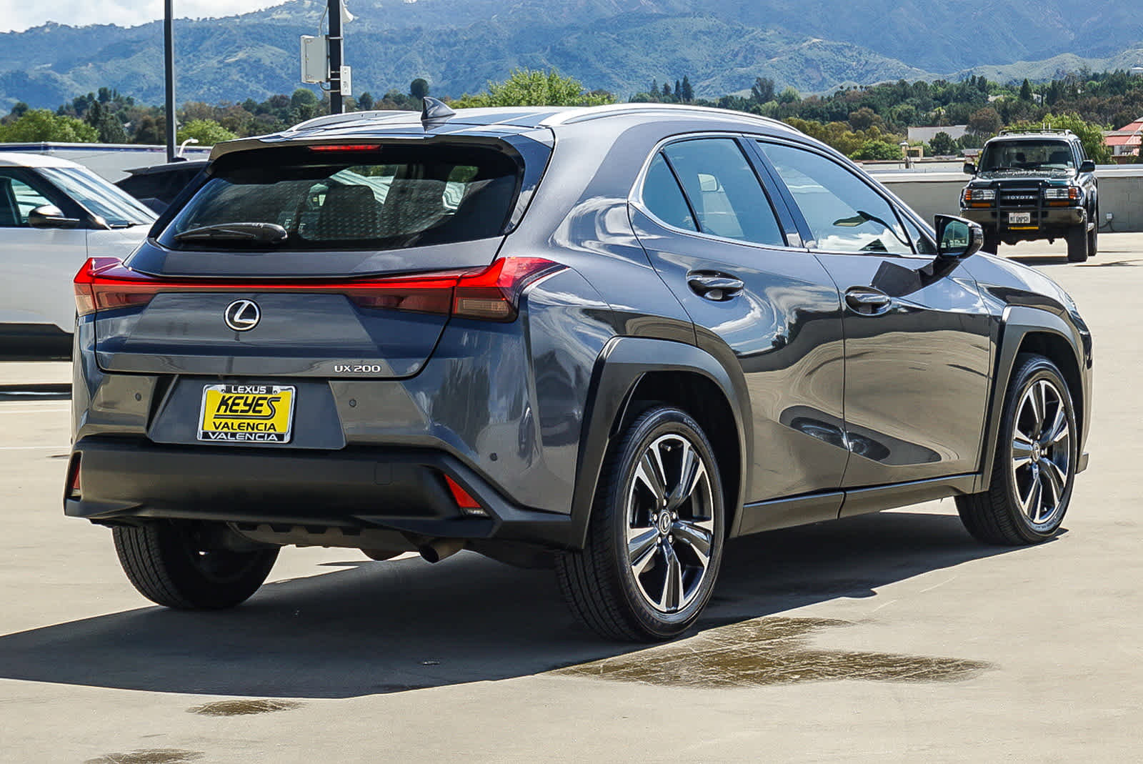 Used 2022 Lexus UX 200 w/ Accessory Package (Z1) image 5
