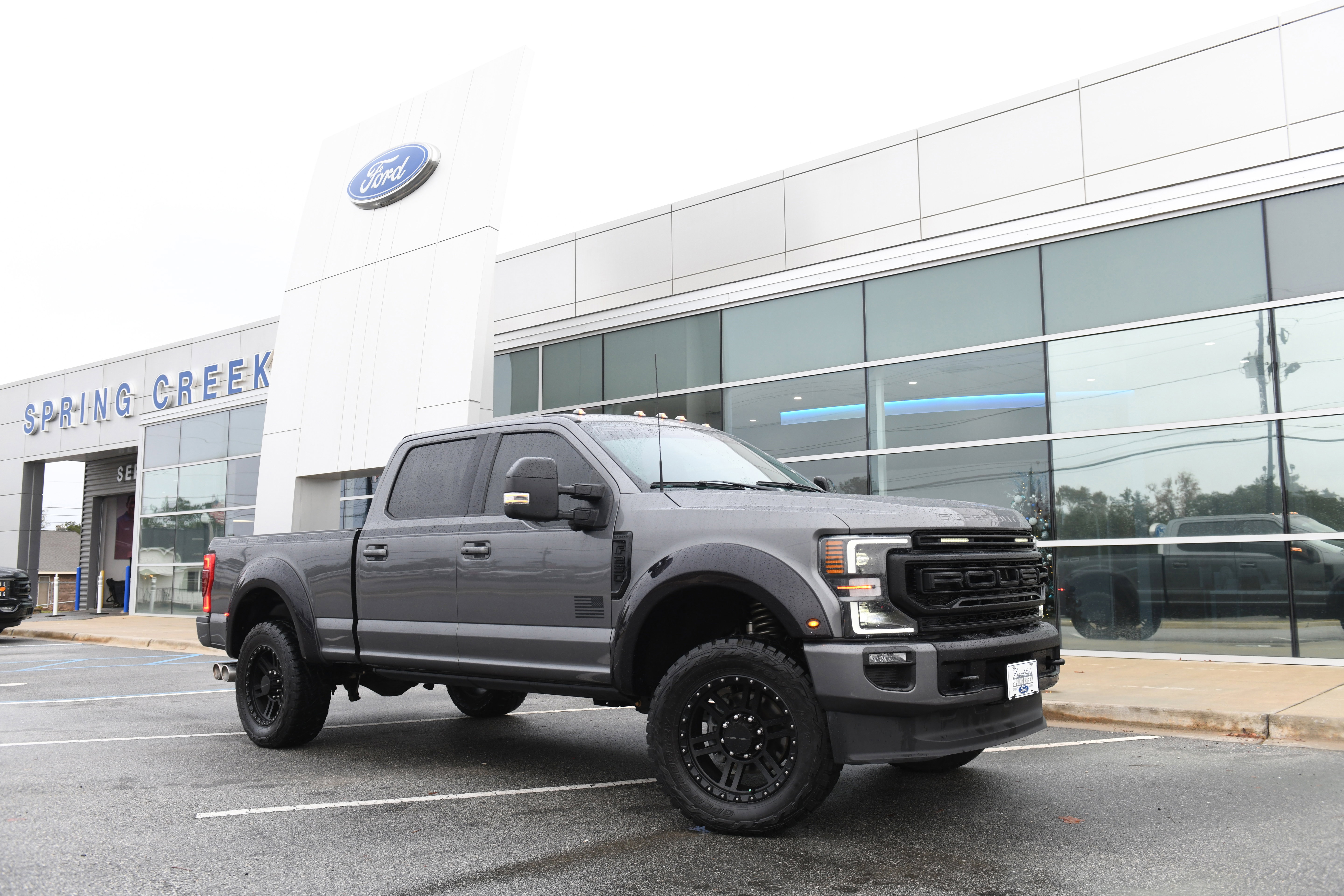 Used 2022 Ford F250 Lariat w/ Black Appearance Package image 3