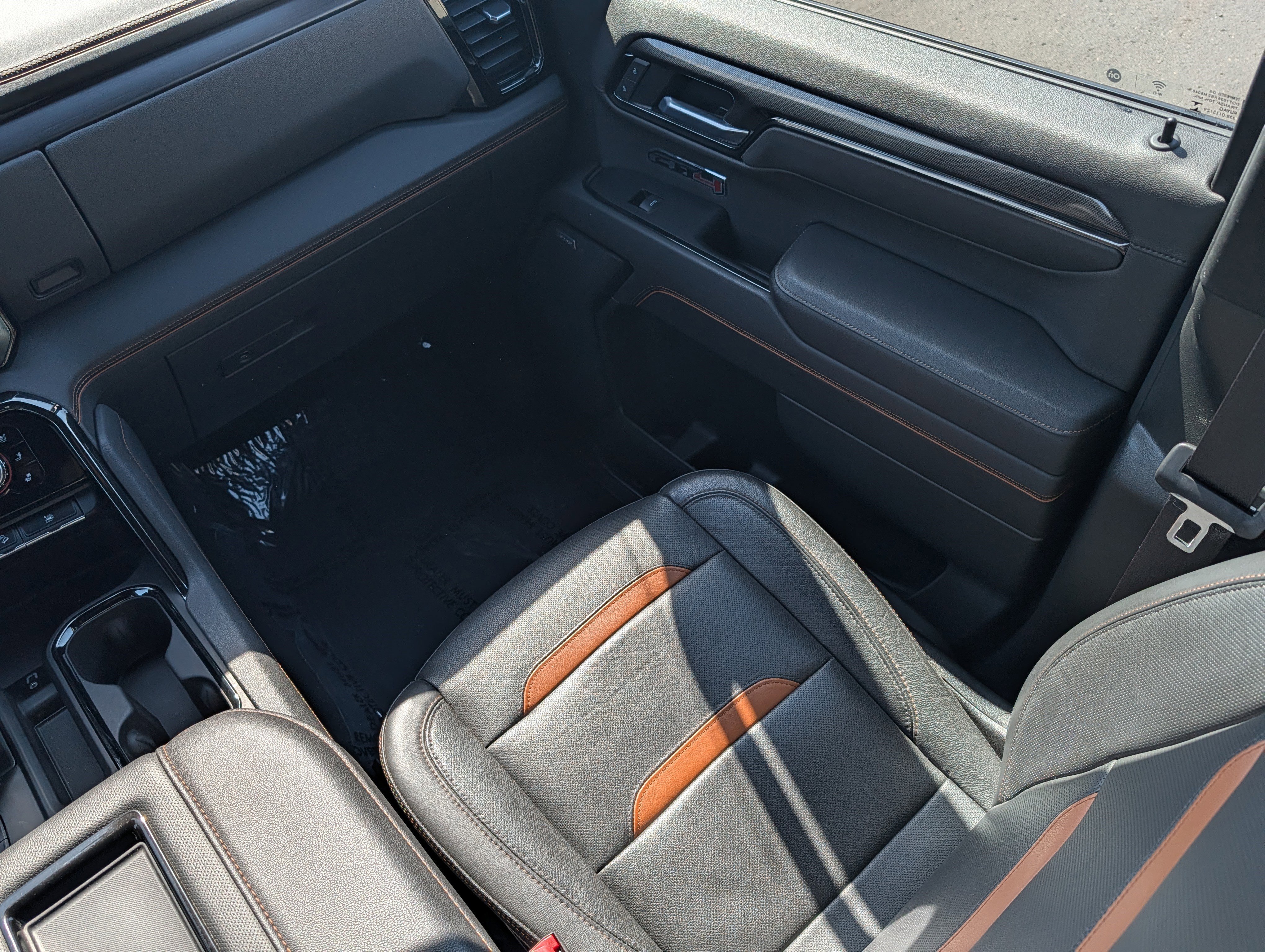 Used 2022 GMC Sierra 1500 AT4 w/ Technology Package image 9