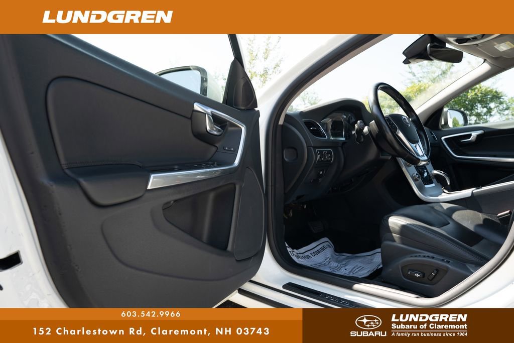 Used 2017 Volvo V60 T5 Premier w/ Convenience Package image 10