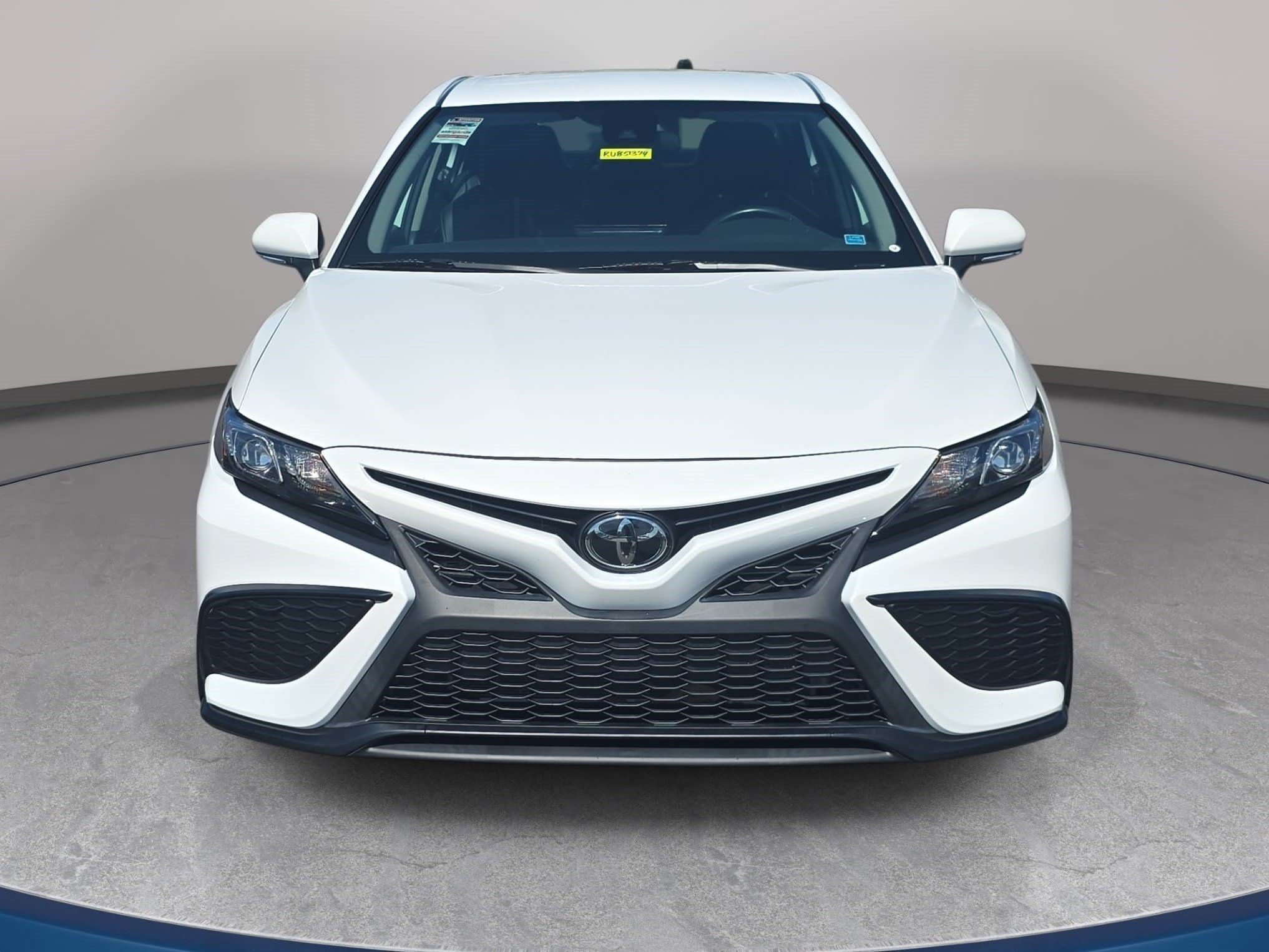 Used 2024 Toyota Camry SE FWD image 2