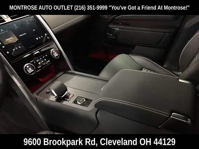 New 2023 Land Rover Discovery HSE R-Dynamic image 12