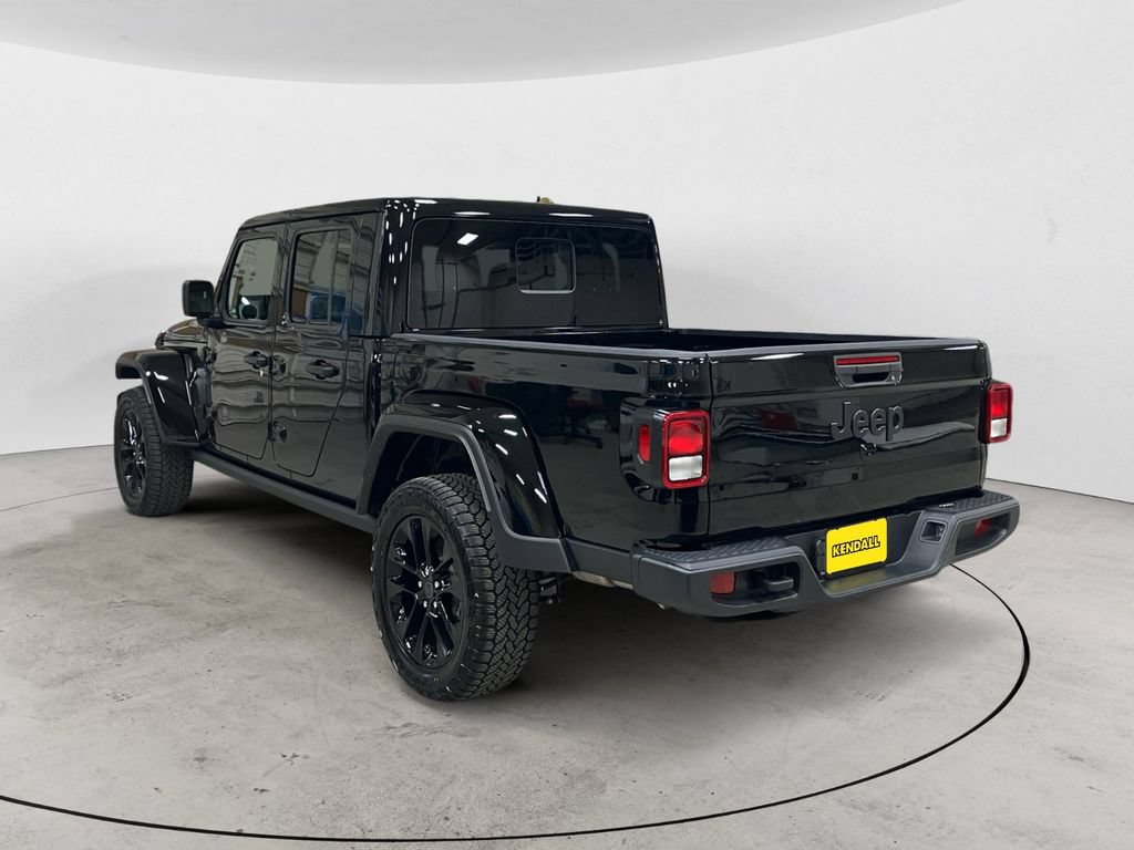 Used 2025 Jeep Gladiator Sport AWD/4WD image 3