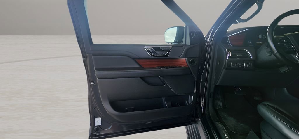 Used 2023 Lincoln Navigator Reserve image 10