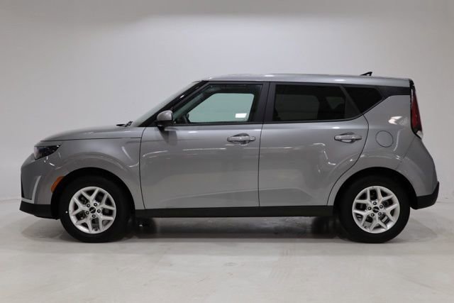 Used 2025 Kia Soul LX FWD image 4