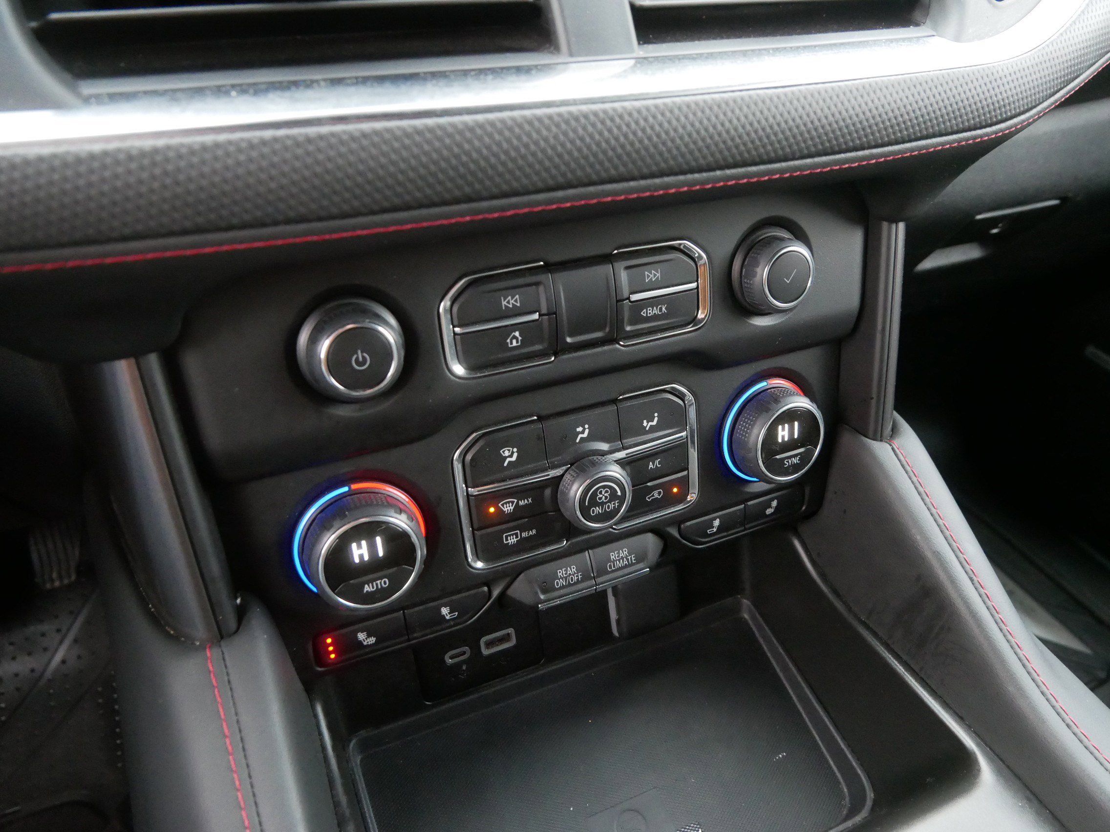 Used 2023 Chevrolet Suburban RST w/ Sport Performance Package image 32