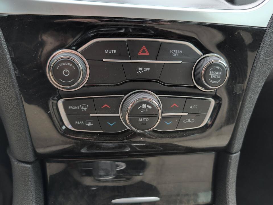 Used 2017 Chrysler 300 C RWD image 22