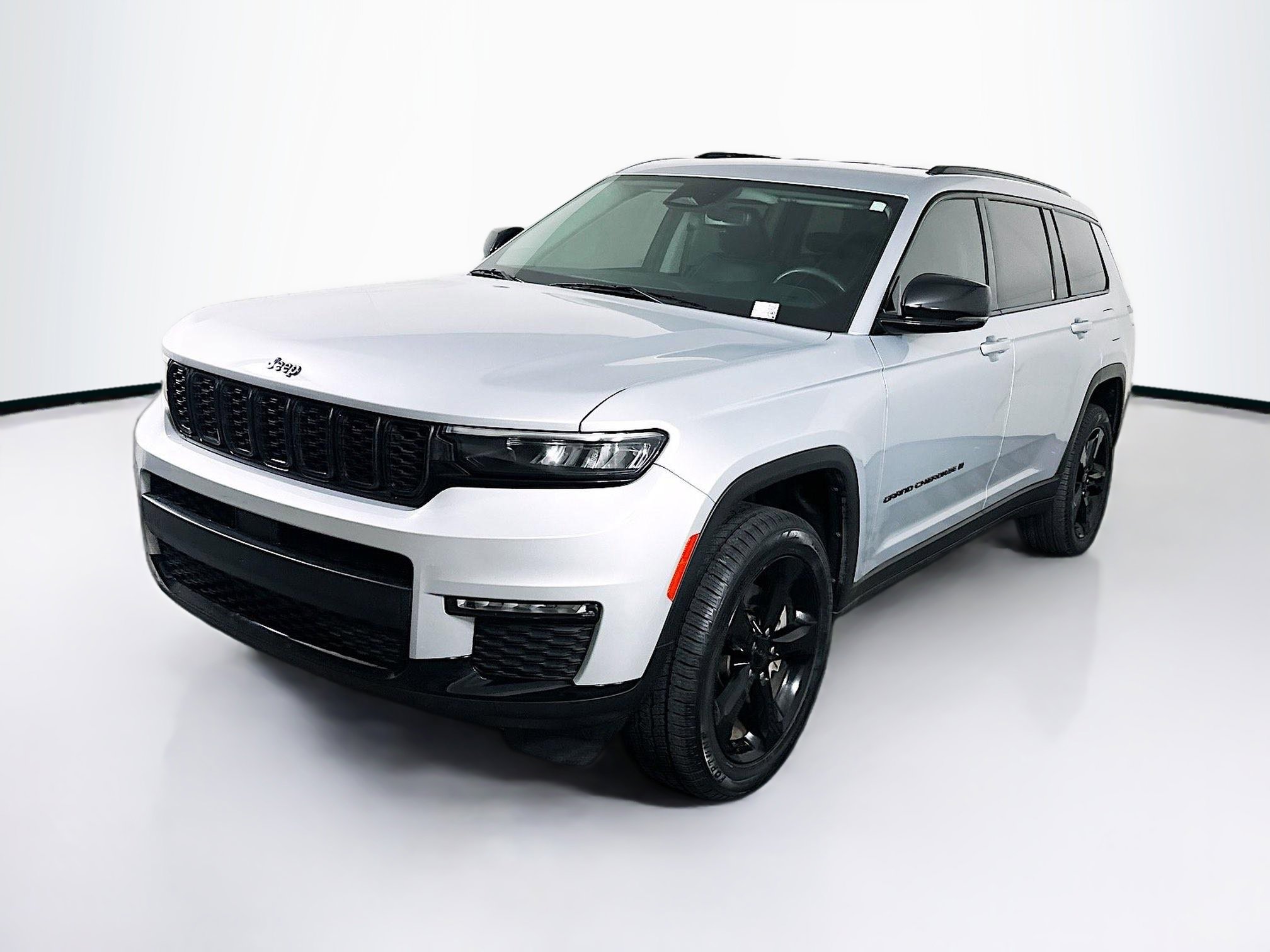 Used 2023 Jeep Grand Cherokee L Limited w/ Black Appearance Package RWD image 3