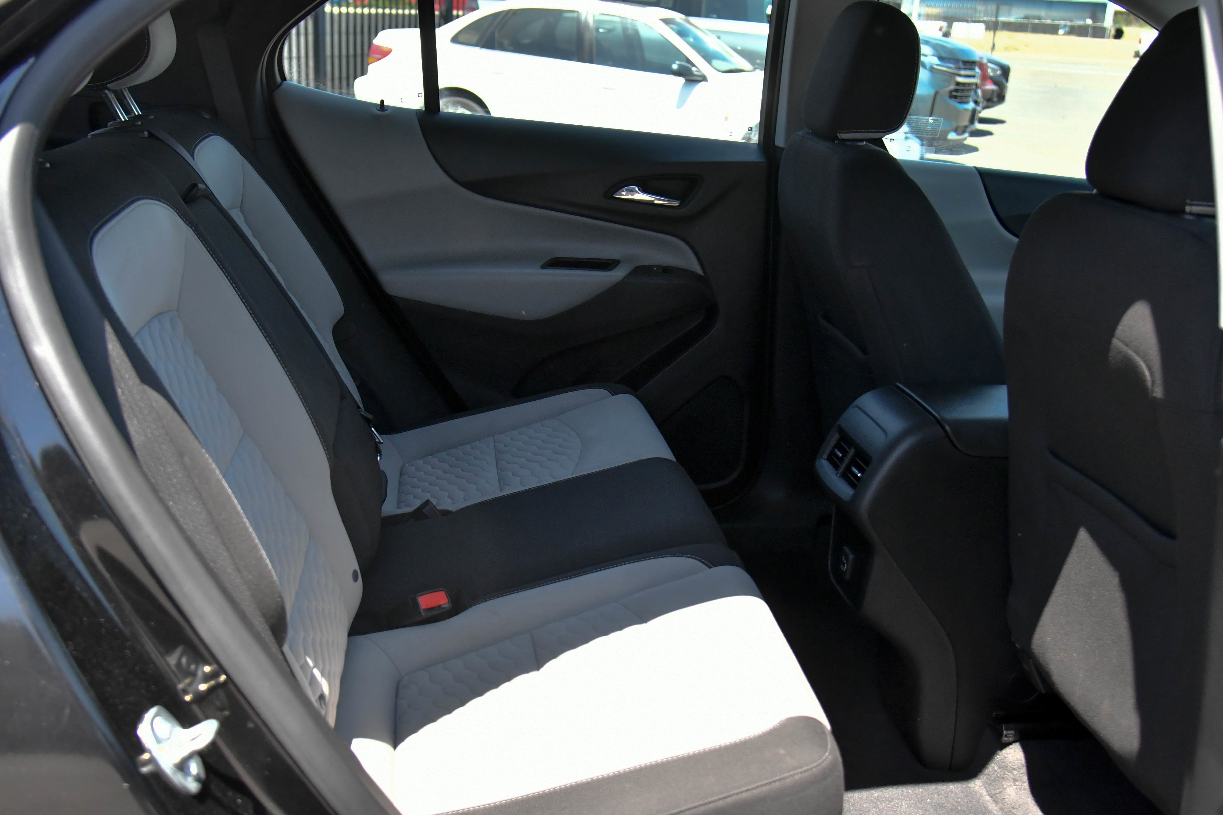 Used 2021 Chevrolet Equinox LS FWD image 37