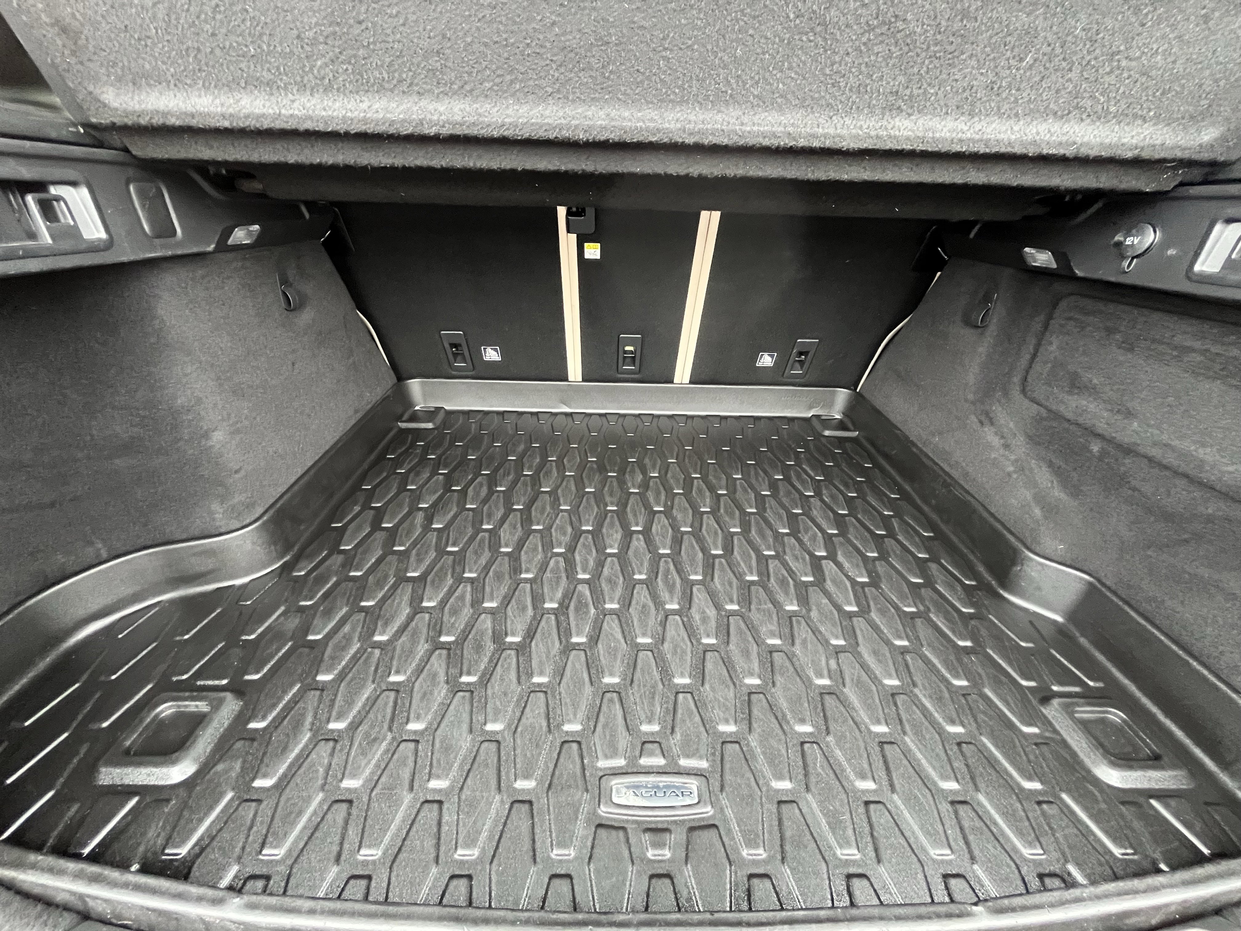 Used 2018 Jaguar F-PACE Premium image 34