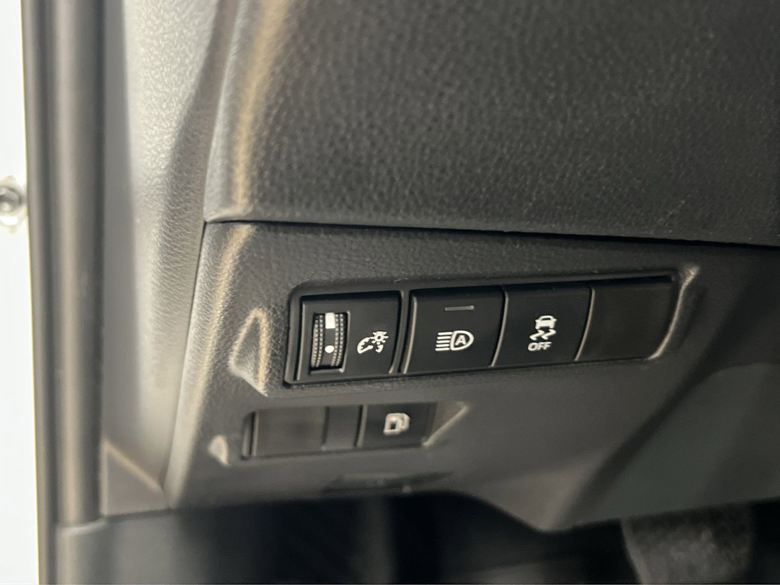 Used 2025 Toyota Corolla Cross AWD Hybrid image 27