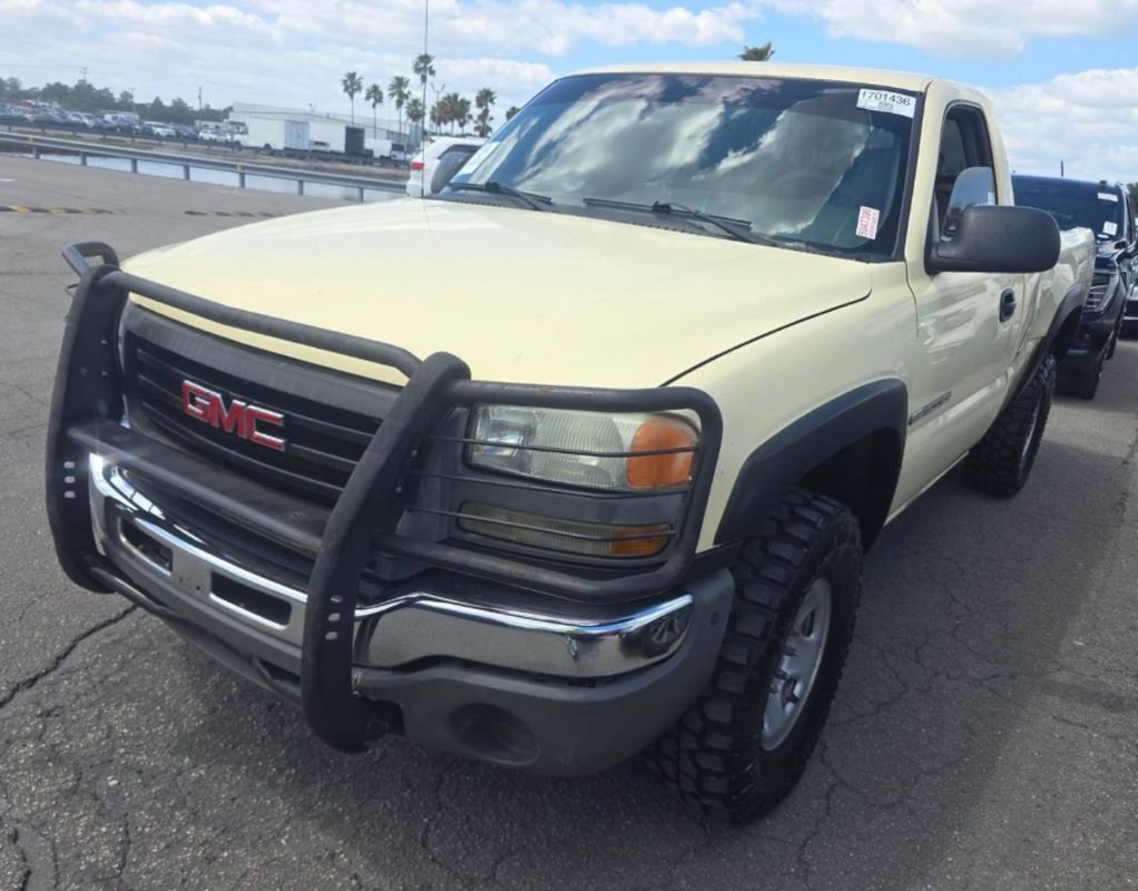 Used 2004 GMC Sierra 2500 W/T AWD/4WD image 1