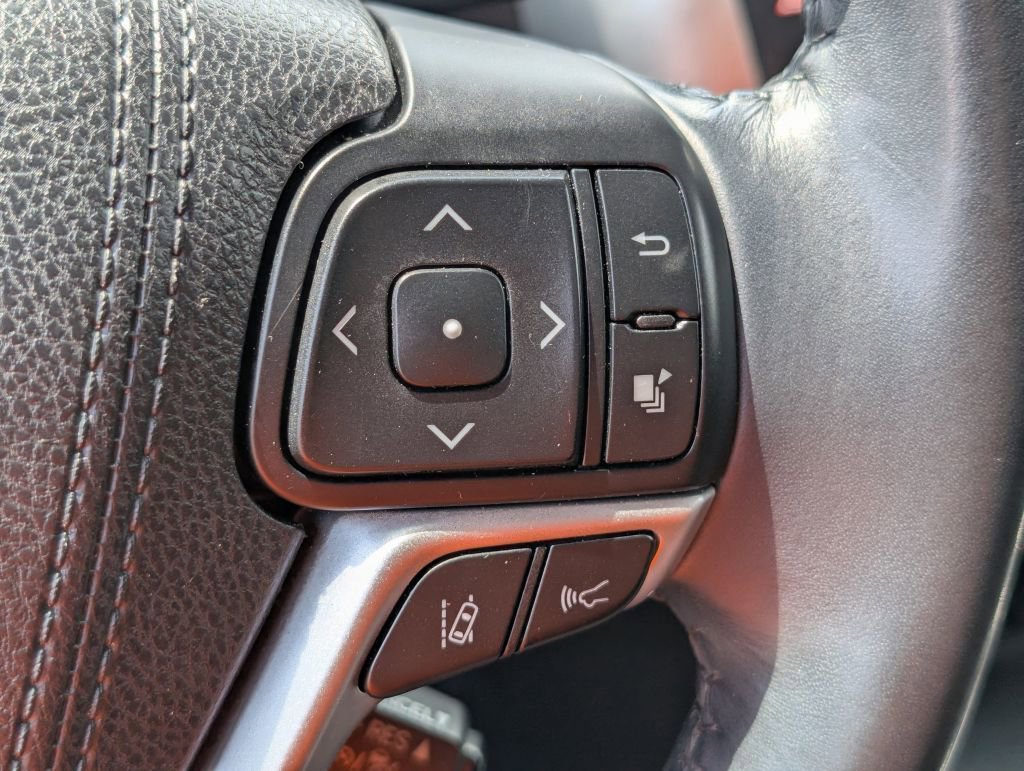 Used 2018 Toyota Highlander XLE image 19