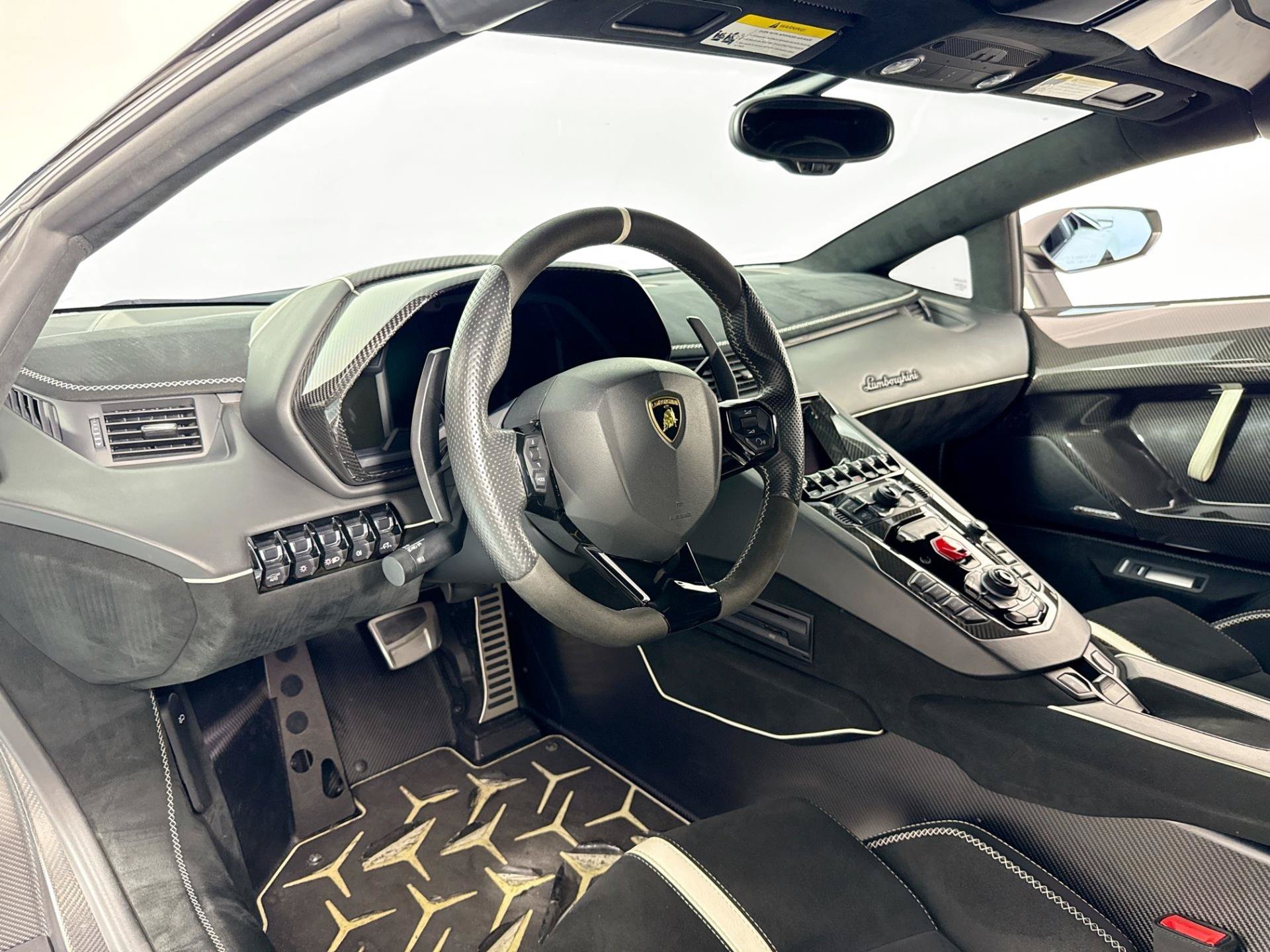 Used 2020 Lamborghini Aventador SVJ AWD/4WD image 5