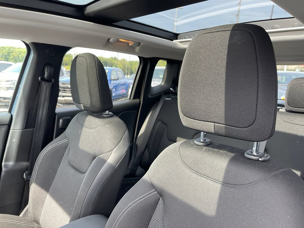 Used 2023 Jeep Renegade Altitude w/ Sun/Sound Group AWD/4WD image 14