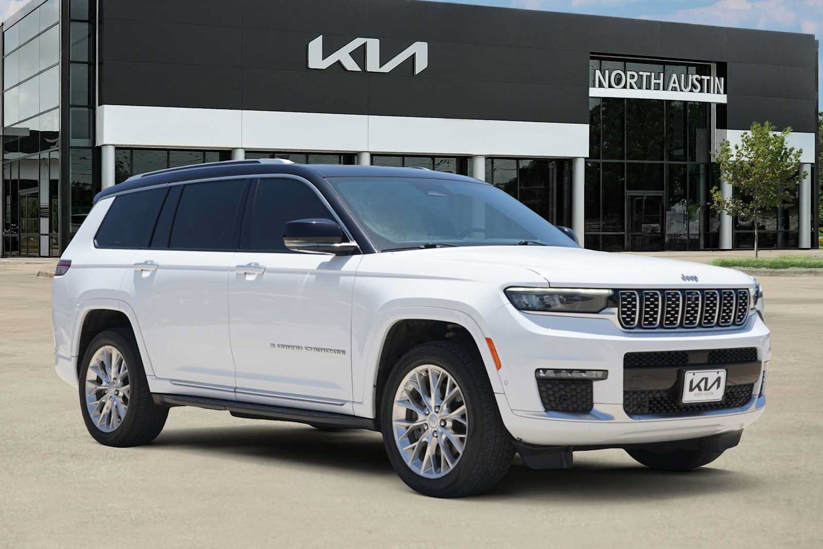 Used 2021 Jeep Grand Cherokee L Summit w/ Luxury Tech Group V RWD image 7