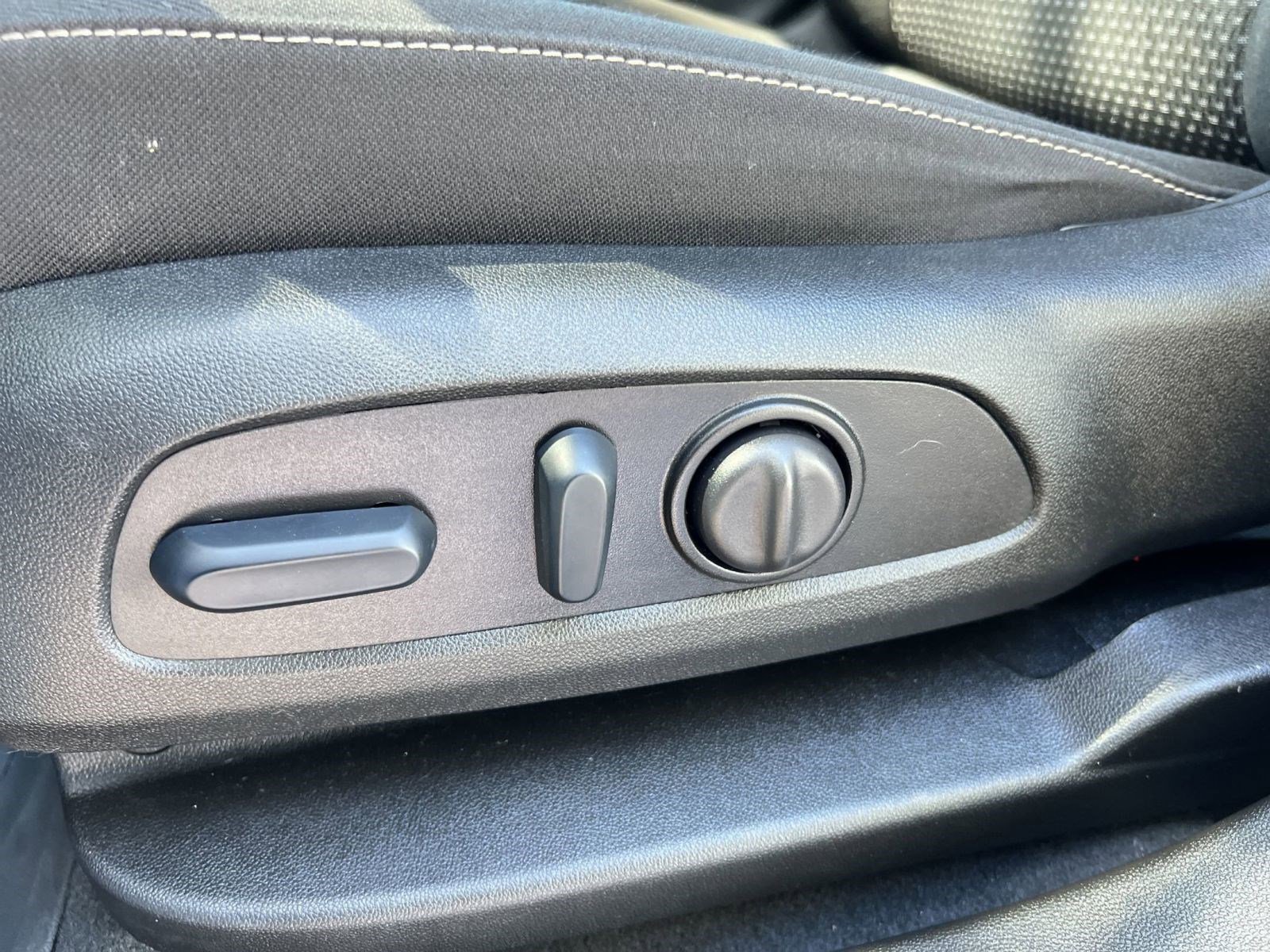 Certified 2023 GMC Acadia SLE w/ Driver Convenience Package image 14